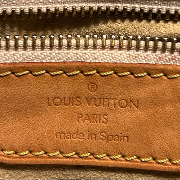 AUTHENTIC !! Louis Vuitton tote. - Picture 9 of 16